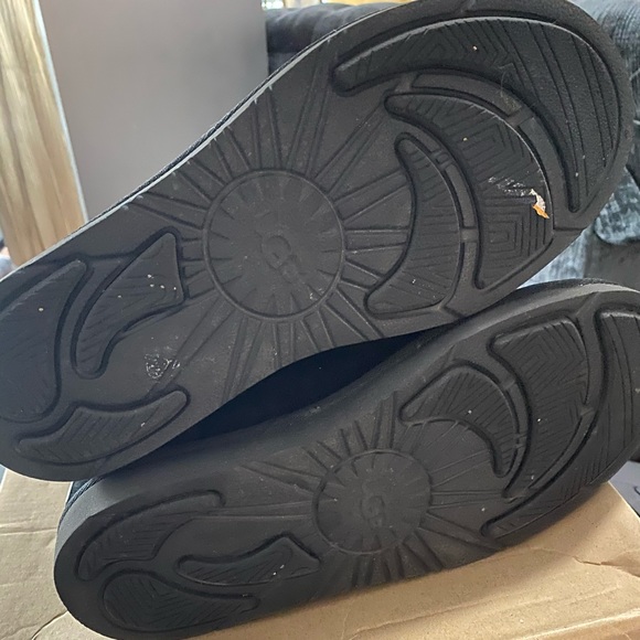 Authentic UGG Celvin Boots - Picture 3 of 7